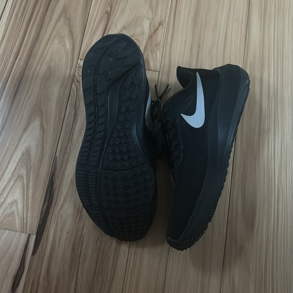 Nike Pegasus 40 Running Shoes - Picture 4 of 9